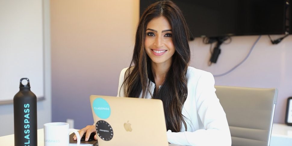 Emprendedora revela 13 formas de invertir en ti mismo para ser exitoso